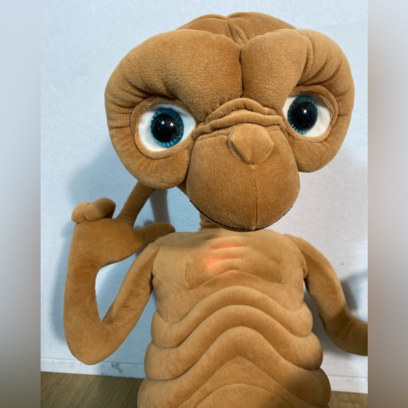 Toys R Us 20th Anniversary Taking E.T. Doll 24” speaks & lights up Large Working - Picture 8 of 11